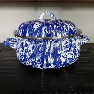 Enamel Dutch Oven Pot with Lid Cobalt Blue and White Swirl Splatterware
